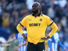 Wolves: Atacante Tolu Arokodare obriga treino a ser cancelado
