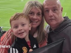 Mascote do Man United, de seis anos, atingido pela repressão do clube à venda de ingressos