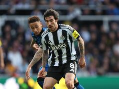 O Tottenham confirmou a contratação do meio-campista Sandro Tonali por £ 100 milhões