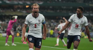 Relatório, resultado e gols enquanto os Três Leões derrotam os anfitriões com impressionantes 10 jogadores