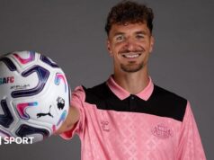Thomas Meunier: Sunderland contrata o experiente zagueiro belga por dois anos