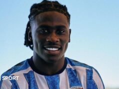 Loum Tchaouna: Coventry City contrata o extremo francês do Burnley