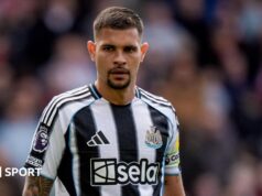 Bruno Guimarães: Arsenal mira no meio-campista do Newcastle depois que ele pediu para sair