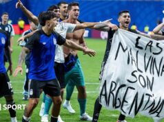 Copa do Mundo de 2026: FIFA ‘revê relatórios’ depois que jogadores argentinos seguram a bandeira das Malvinas