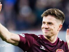 Cammy Devlin: Rangers contrata meio-campista após saída do Hearts
