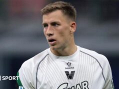 Brighton contrata o zagueiro austríaco Michael Svoboda de Veneza