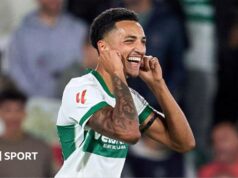 Bournemouth contrata Álvaro Rodríguez, atacante do Elche, por £ 25,7 milhões
