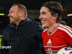 Harry Wilson: O capitão do País de Gales ficou feliz com a permanência do técnico Craig Bellamy depois que a mudança para Burnley fracassou