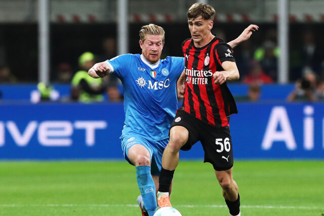 Alexis-Saelemaekers-Kevin-De-Bruyne-Milan-Napoli.jpg