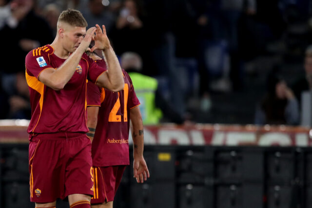 Artem-Dovbyk-celebrate-Roma-Parma.jpg