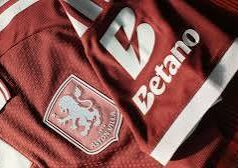 Betano passou da frente da camisa do Aston Villa para o patch da manga