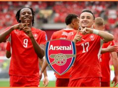 Johan Manzambi assiste vídeo em meio ao interesse de transferência do Arsenal