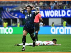 Argentina marca dois gols rápidos contra a Inglaterra
