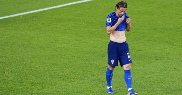 Croatia-end-clap-for-Luka-Modric.jpg