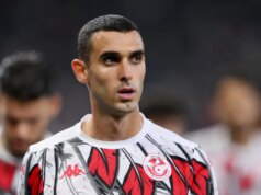 Colônia em conversa com Ellyes Skhiri, do Eintracht Frankfurt