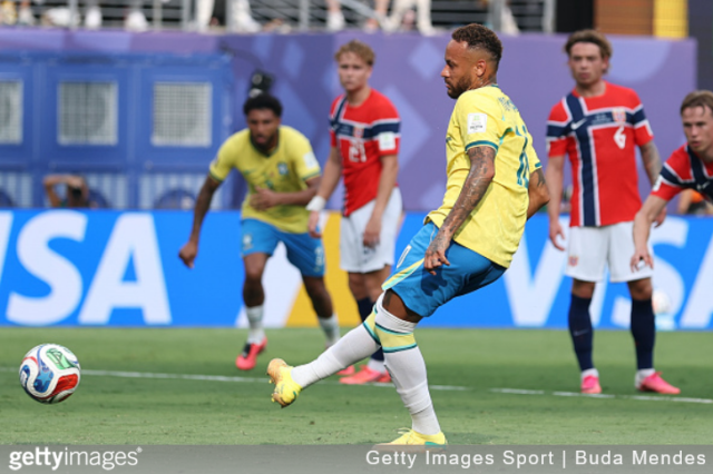 Neymar-Jr-converts-a-penalty.png