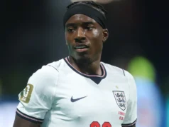 Por que Noni Madueke não é titular da Inglaterra contra a Argentina na Copa do Mundo de 2026?