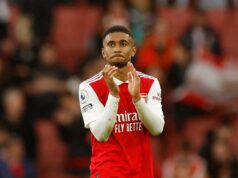 Os olhos do Valência mudam-se para o extremo do Arsenal