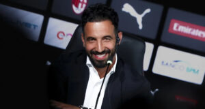 O elenco de pré-temporada do AC Milan de 26 pessoas inclui adolescentes ansiosos para impressionar