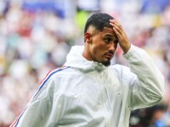 Saliba afastado por “período prolongado” devido a lesão nas costas sofrida pela França na Copa do Mundo, diz Arsenal