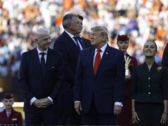 A multidão na final da Copa do Mundo aplaude quando Trump e Infantino entram para a cerimônia de apresentação