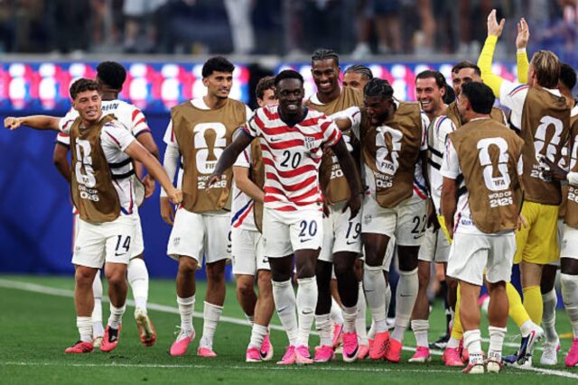 USA-celebrate-vs-Paraguay-.jpg