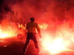 Polícia divulga novas imagens da violência no Aston Villa-Legia em Varsóvia; 8 homens se declararam culpados