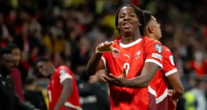 ‘Johann Manzambi está com muitas dores, é um choque para todos nós’ Suíço rejeita acordo imediato com o Newcastle United
