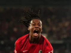 O Newcastle United agora concordou com uma taxa de transferência para contratar Johan Manzambi do Freiburg, de acordo com a Sky Germany