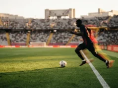 Karim Adeyemi assina pelo Barcelona por 29 milhões de euros
