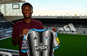 Aladzi Bamba assinou oficialmente com o Newcastle United por transferência do Mônaco.