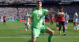 Aston Villa pressiona para contratar goleiro de £ 26 milhões elogiado por Emiliano Martinez
