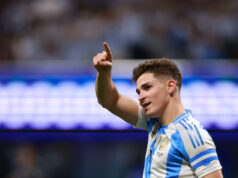 Julian Alvarez marca um gol surpreendente para a Argentina na prorrogação