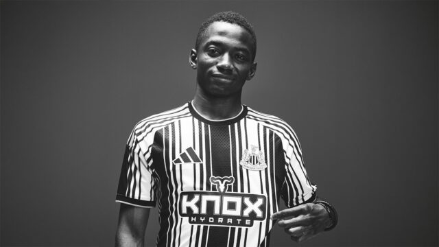 bazoumana-toure-signing-newcastle-united-nufc-2-2000.jpg