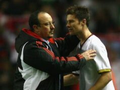 “Acho Xabi muito inteligente” – Rafa Benitez sobre o novo técnico do Chelsea, Xabi Alonso (Vídeo)