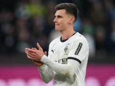 O meio-campista oficial Yannik Engelhardt retorna a Freiburg e à Bundesliga por uma transferência de € 7 milhões