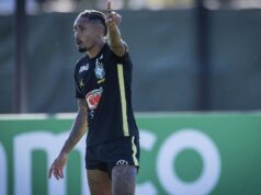 O craque do Barcelona, Rafinha, voltou aos treinos do Brasil. O objetivo continua sendo retornar às quartas de final da Copa do Mundo
