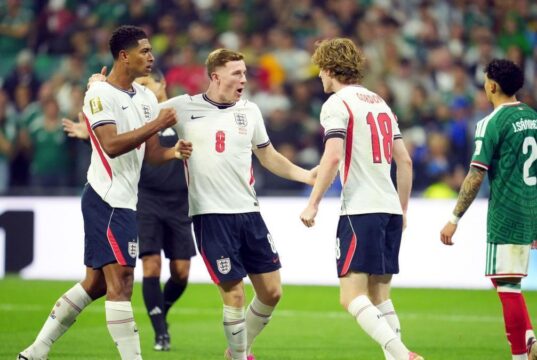 A Inglaterra sobreviveu à noite mais eletrizante da Copa do Mundo e agora está nas quartas de final