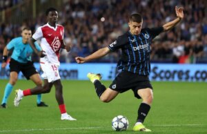 Nicolò Tresoldi lidera a lista de Roma para substituto de Donyell Malen