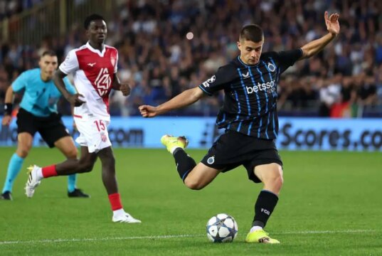 Nicolò Tresoldi lidera a lista de Roma para substituto de Donyell Malen