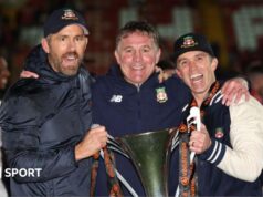 Wrexham: Phil Parkinson, o técnico mais antigo do campeonato, ainda tem trabalho a fazer