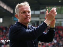 Wrexham deve ‘manter a calma’ na janela de transferências – Phil Parkinson
