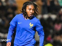 Superliga Feminina: A zagueira francesa Jade Rastocle assina pelo Birmingham