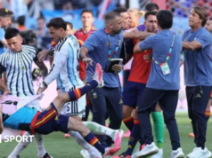 Copa do Mundo de 2026: Gavi não acha que Paredes deva ser suspenso
