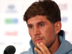 Arsenal negocia para contratar John Stones após atualização sobre lesão de William Saliba