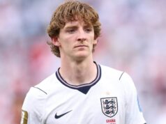 A nova contratação do Barcelona impulsiona a Inglaterra a começar a Copa do Mundo após impacto decisivo no confronto Ro32