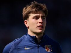 O Barcelona monitora de perto a situação do ex-meio-campista de 23 anos, diz relatório