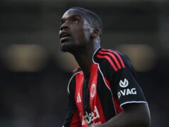 Eintracht Frankfurt negociou um empréstimo para Niels Nkounkou