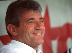 O Hamburgo saúda Kevin Keegan com uma salva de palmas especial: “Eles ainda jogam futebol no céu”.