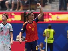 O goleiro do Chelsea, Fabian Ruiz, marca um gol crucial e a Espanha assume a liderança